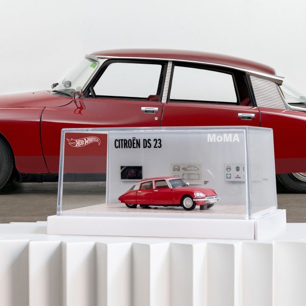 Hot Wheels x MoMA Collectible die-cast Car - Citroen DS